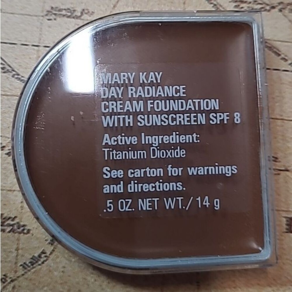 Mary Kay Day Radiance Cream Foundation - 0.5oz  Mahogany Bronze 6312